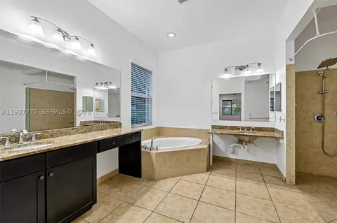 Bath - 6432 SW 55th Pl, Davie, FL 33314 photo 3 of 5