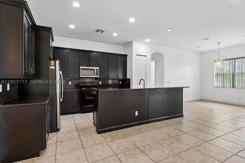 Kitchen - 6432 SW 55th Pl, Davie, FL 33314 photo 2 of 6