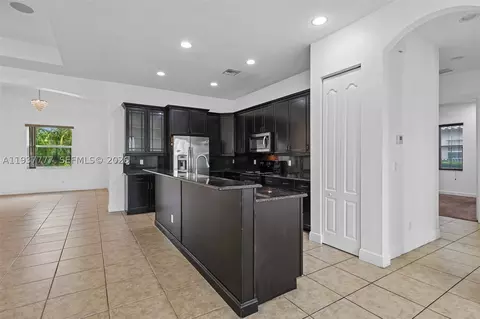 Kitchen - 6432 SW 55th Pl, Davie, FL 33314 photo 3 of 6