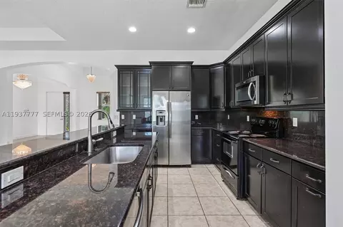 Kitchen - 6432 SW 55th Pl, Davie, FL 33314 photo 5 of 6