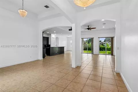 Living - 6432 SW 55th Pl, Davie, FL 33314 photo 6 of 8