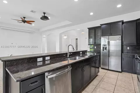 Kitchen - 6432 SW 55th Pl, Davie, FL 33314 photo 6 of 6