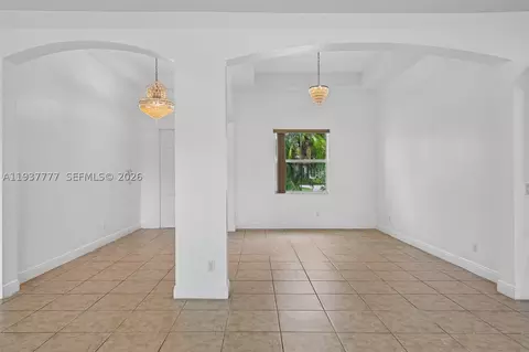 Living - 6432 SW 55th Pl, Davie, FL 33314 photo 4 of 8