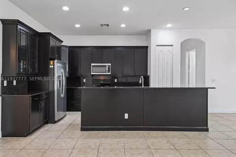 Kitchen - 6432 SW 55th Pl, Davie, FL 33314 photo 1 of 6