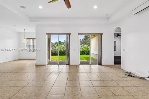 Living - 6432 SW 55th Pl, Davie, FL 33314 photo 5 of 8
