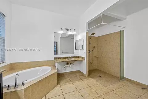 Bath - 6432 SW 55th Pl, Davie, FL 33314 photo 4 of 5