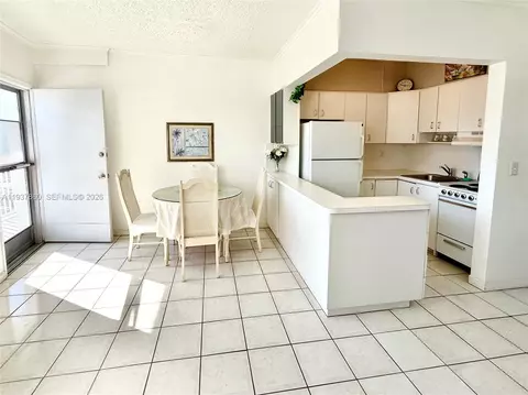 3177 S Ocean Dr #305, Hallandale Beach, FL 33009