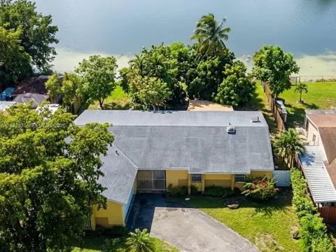 6204 NW 194th St, Hialeah, FL 33015