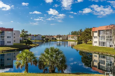 2831 Sunrise Lakes Dr E #204, Sunrise, FL 33322