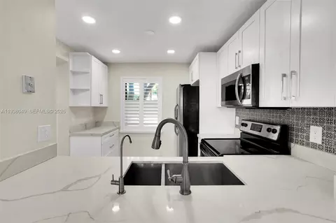 10401 W Broward Blvd #205, Plantation, FL 33324