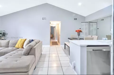 3001 N Oakland Forest Dr #301, Oakland Park, FL 33309