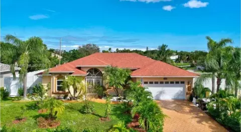 3228 SE Pinto St, Port Saint Lucie, FL 34984