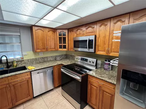 7521 W Sunrise Blvd #A2, Plantation, FL 33313