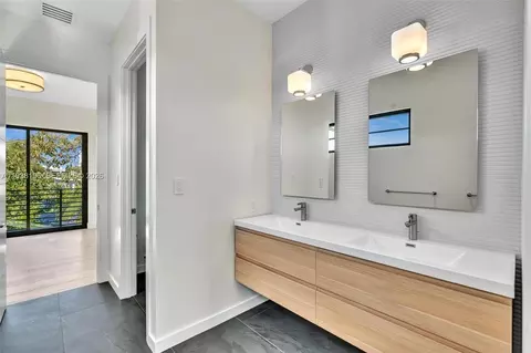 Bath - 9264 Dickens Ave, Surfside, FL 33154 photo 8 of 9
