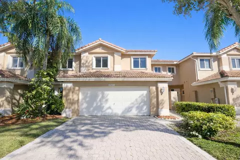 15827 SW 12th St, Pembroke Pines, FL 33027