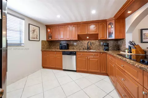 4975 E Sabal Palm Blvd #309, Tamarac, FL 33319