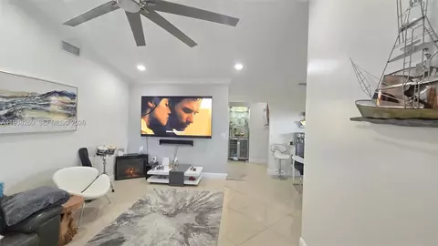 9600 NW 15th Ct, Pembroke Pines, FL 33024