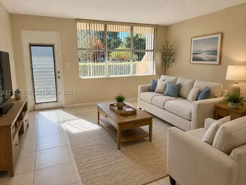8851 Sunrise Lakes Blvd #112, Sunrise, FL 33322