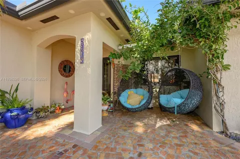 Exterior - 8935 NW 164th St, Miami Lakes, FL 33018 photo 3 of 8