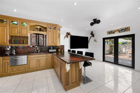 Kitchen - 8935 NW 164th St, Miami Lakes, FL 33018 photo 5 of 6