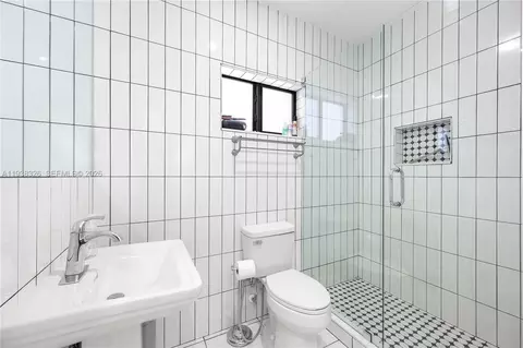 Bath - 8935 NW 164th St, Miami Lakes, FL 33018 photo 4 of 4