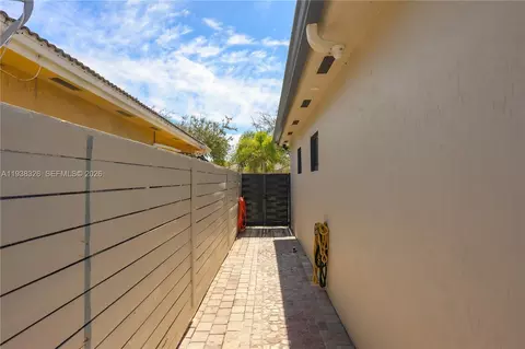 Entry Way - 8935 NW 164th St, Miami Lakes, FL 33018 photo 2 of 2