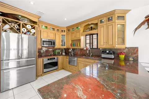 Kitchen - 8935 NW 164th St, Miami Lakes, FL 33018 photo 1 of 6