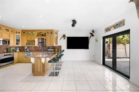 Kitchen - 8935 NW 164th St, Miami Lakes, FL 33018 photo 4 of 6