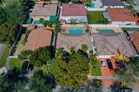View/Area - 8935 NW 164th St, Miami Lakes, FL 33018 photo 2 of 3