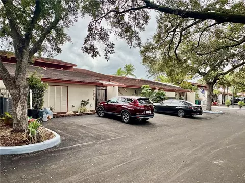 7006 N Loch Isle Dr N, Miami Lakes, FL 33014