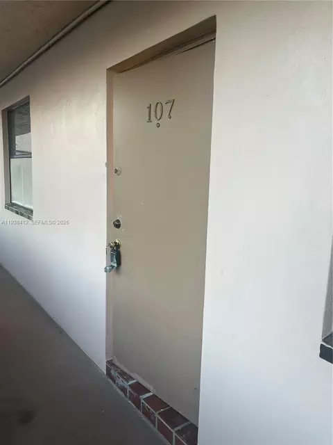 10402 Sunrise Lakes Blvd #107, Sunrise, FL 33322