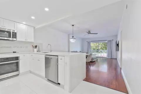 100 Edgewater Dr #204, Coral Gables, FL 33133
