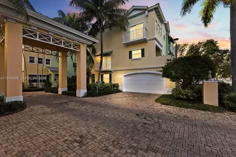 630 SE 15th St #3, Fort Lauderdale, FL 33316