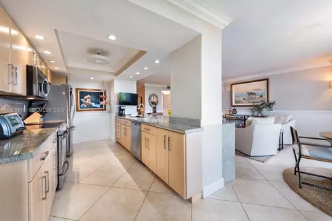 4000 Towerside Ter #1005, Miami, FL 33138