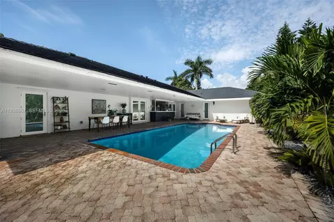 7701 SW 176th St, Palmetto Bay, FL 33157