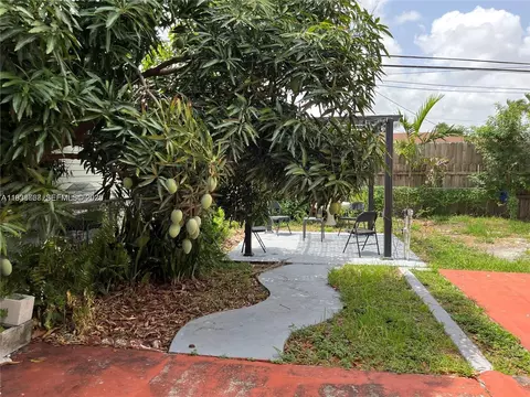 Exterior - 1014 W 68th St, Hialeah, FL 33014 photo 3 of 3