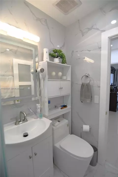 Bath - 1014 W 68th St, Hialeah, FL 33014 photo 2 of 5