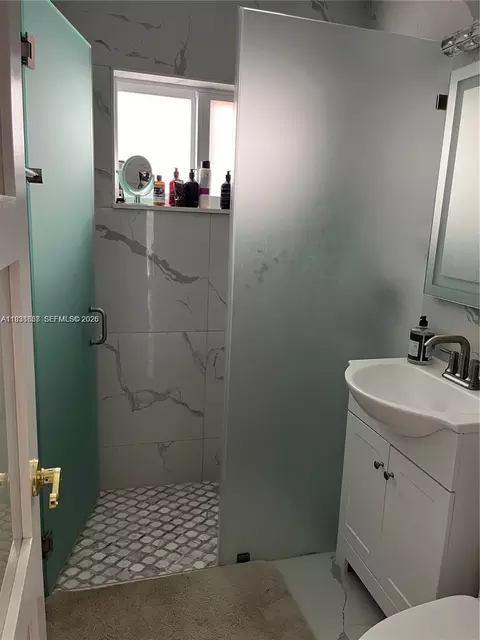 Bath - 1014 W 68th St, Hialeah, FL 33014 photo 3 of 5