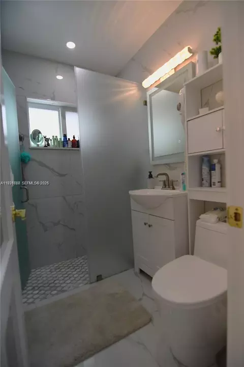 Bath - 1014 W 68th St, Hialeah, FL 33014 photo 1 of 5