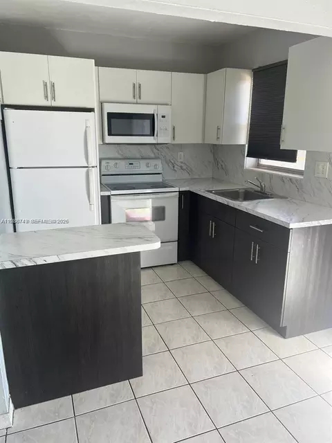 7505 SW 82nd St #314, Miami, FL 33143