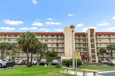 3959 Via Poinciana #605, Lake Worth, FL 33467