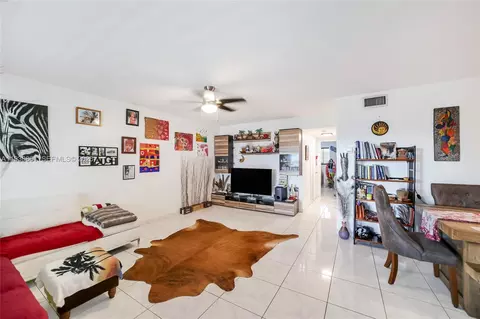 541 Blue Heron #205C, Hallandale Beach, FL 33009