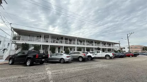 330 74th St #16, Miami Beach, FL 33141