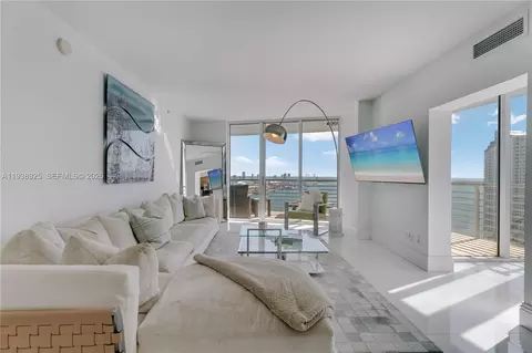 325 S Biscayne Blvd #3723, Miami, FL 33131