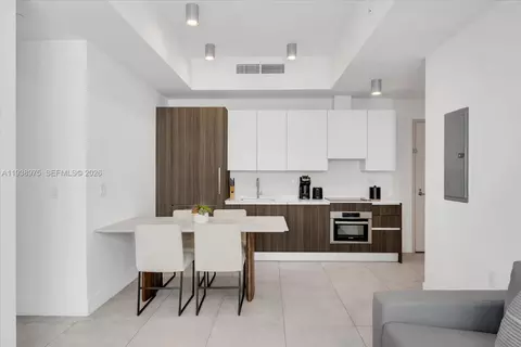 239 SW 9th St #1603, Miami, FL 33130