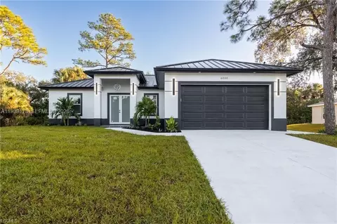 6050 N Moss Cir, Labelle, FL 33935