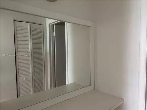 2632 NE 214th St, Miami, FL 33180