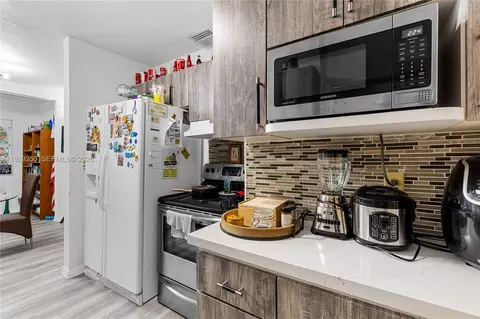 Kitchen - 116 E 59, Hialeah, FL 33013 photo 3 of 4