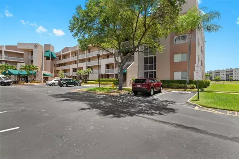 7592 Granville Dr #411, Tamarac, FL 33321