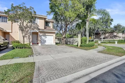 9175 NW 40th Pl, Sunrise, FL 33351